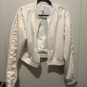 Alo White Bomber